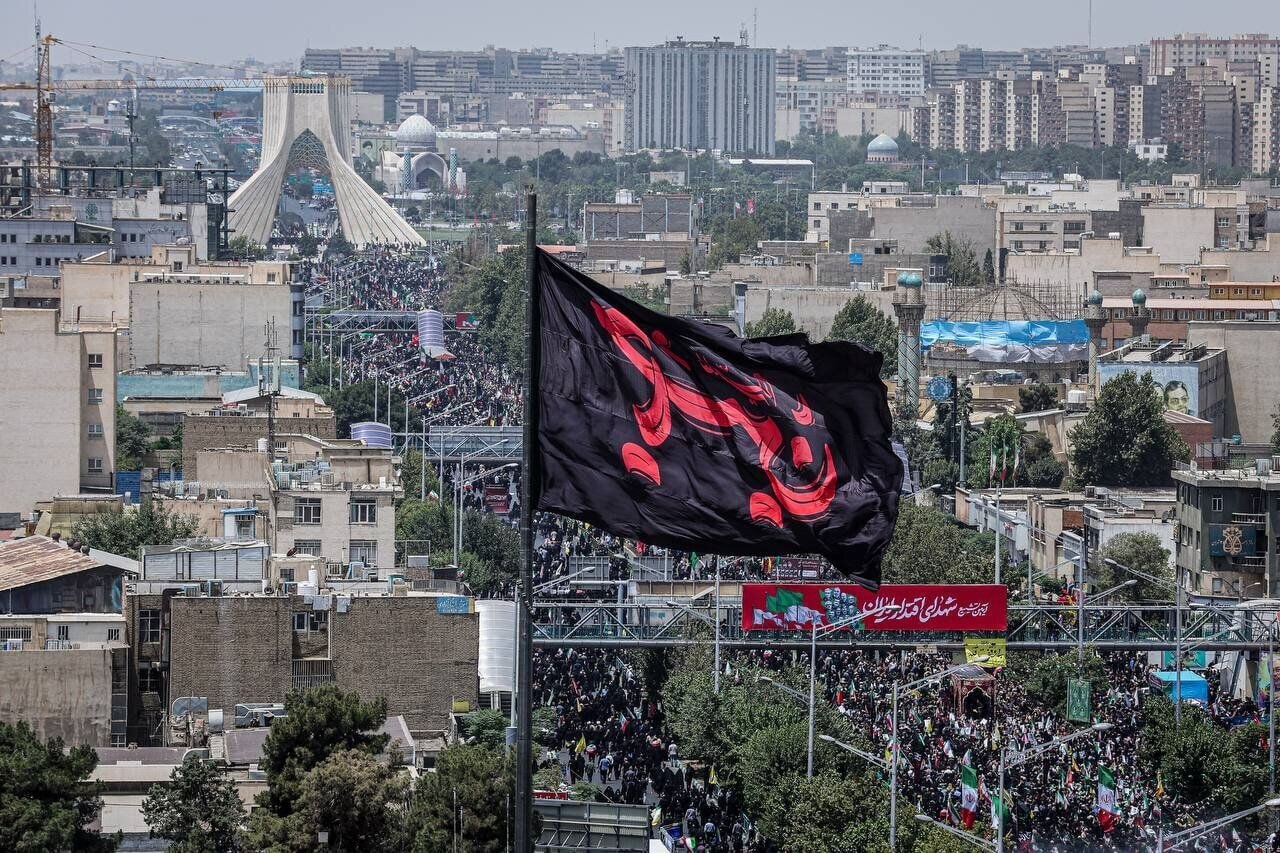 وداع با غرور؛ تشییع باشکوه پیکر قهرمانان بی ادعای ایران در میان اشک و افتخار